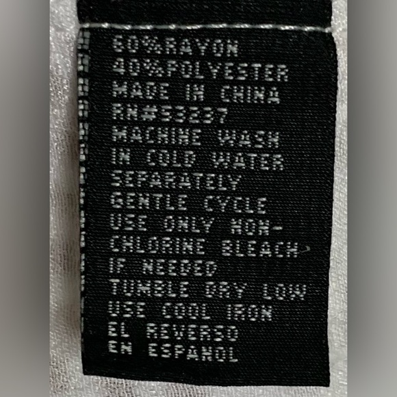 Unique Spectrum - White Light Weight Scoop Neck Blouse With Lace Detail - 3X - Picture 6 of 6